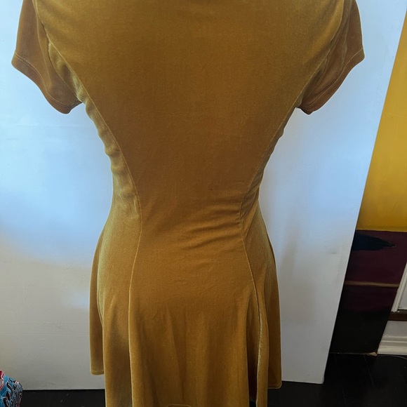 Urban Outfitters Velvet Minidress. Sweetheart neckline. Size S. Mustard yellow. - Picture 4 of 6